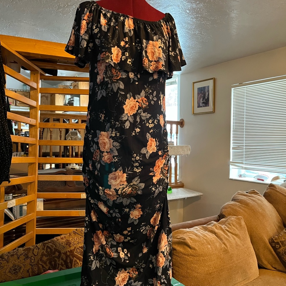 Floral Ruched Maternity Dress - NWOT - Size M - Picture 2 of 6